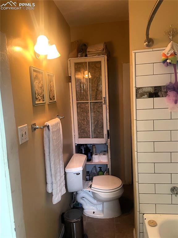 Image 19 of 31: Bathroom