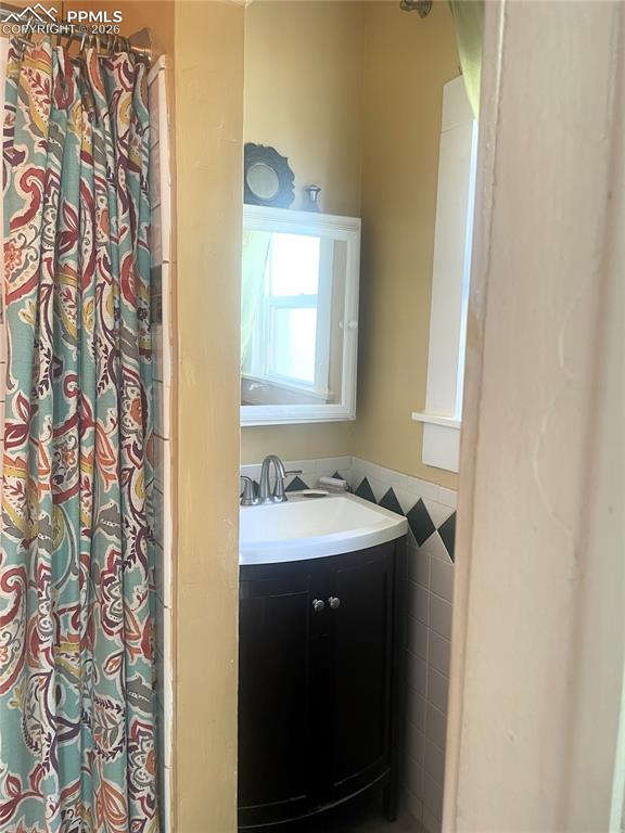 Image 20 of 31: Bathroom