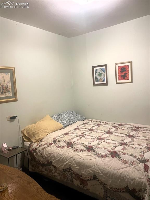 Image 22 of 31: Bedroom