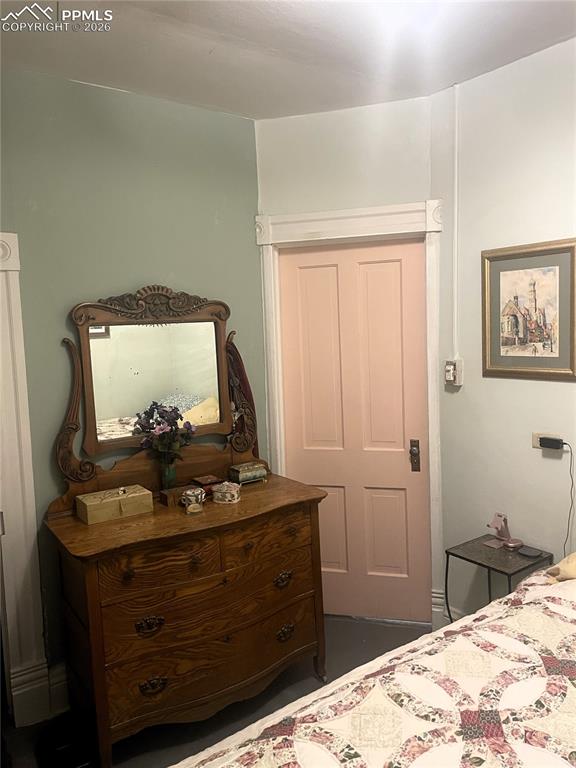 Image 23 of 31: Bedroom