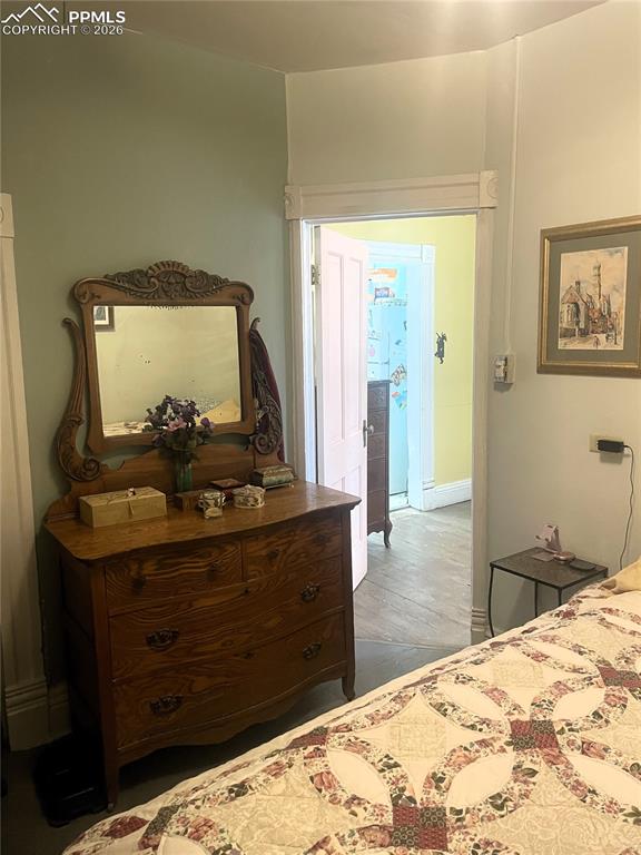 Image 25 of 31: Bedroom