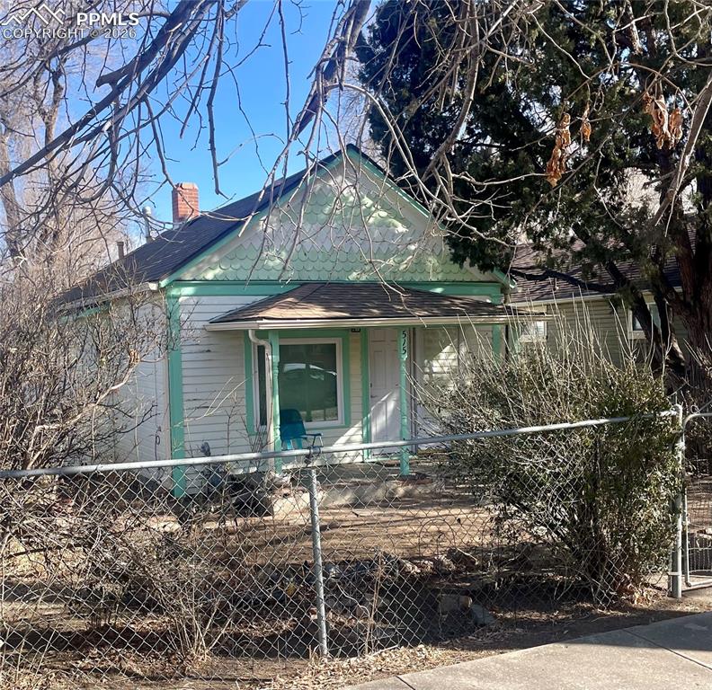 Image 3 of 31: Front of Structure