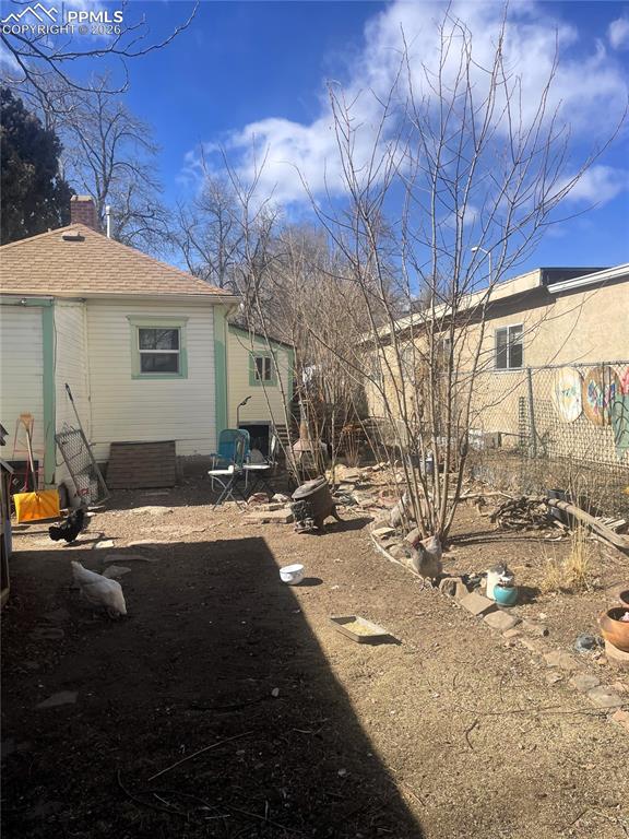 Image 30 of 31: Yard