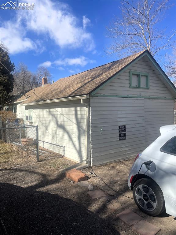 Image 31 of 31: Garage