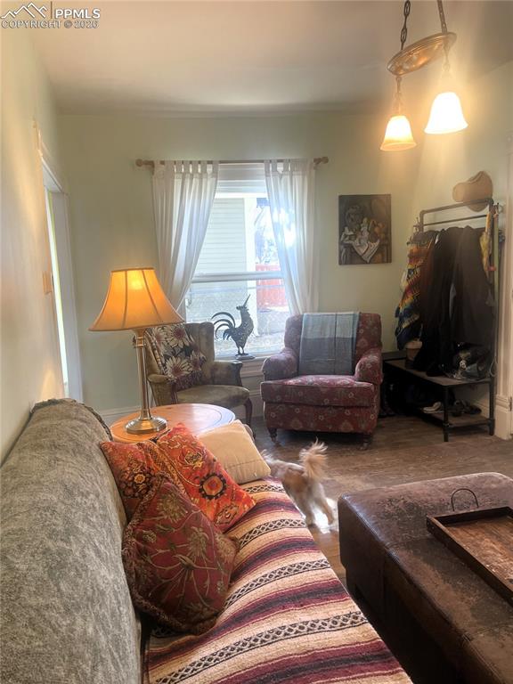 Image 6 of 31: Living Room