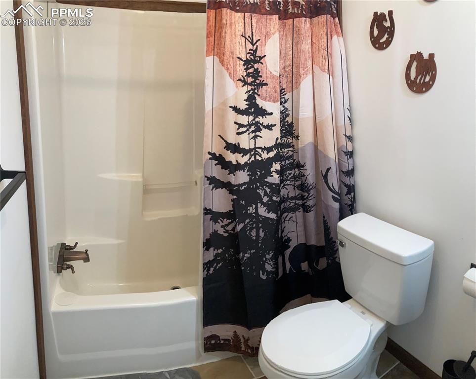 Image 14 of 38: Bathroom