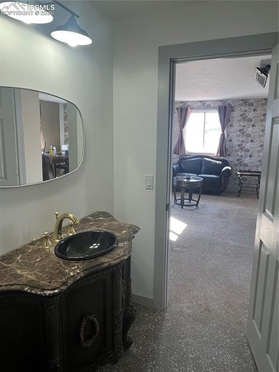 Image 30 of 38: Bathroom