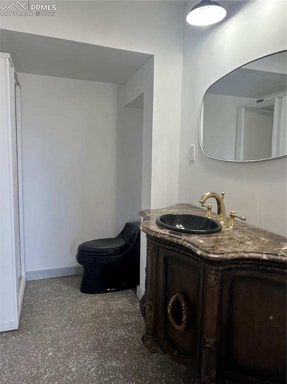 Image 31 of 38: Bathroom