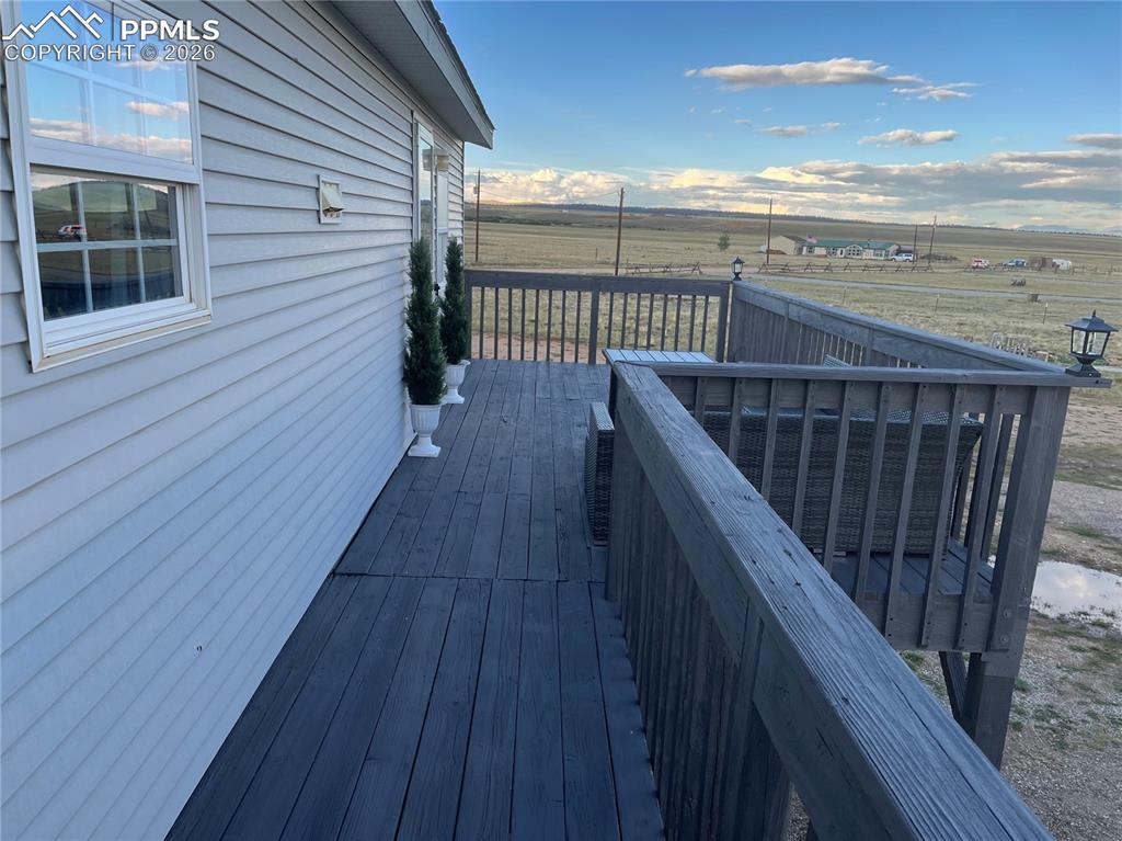 Image 33 of 38: Deck