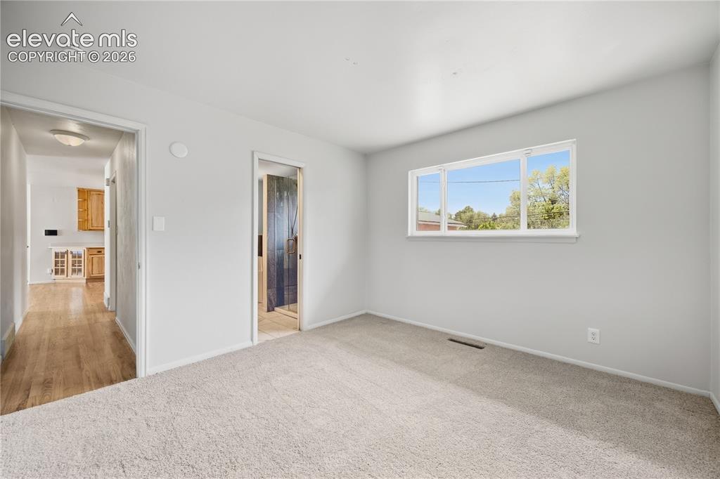 Image 4 of 18: Bedroom