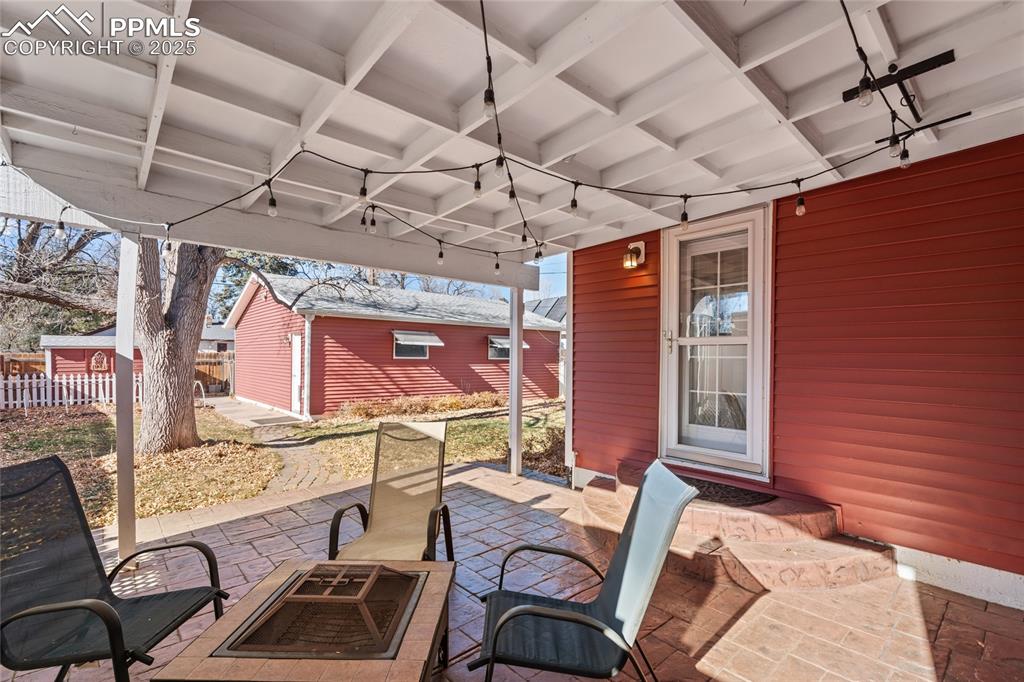 Image 20 of 26: Fabulous covered patio off kitchen 