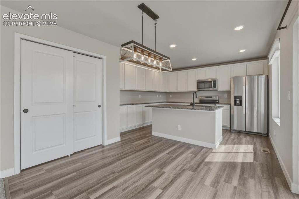 Image 12 of 44: Kitchen