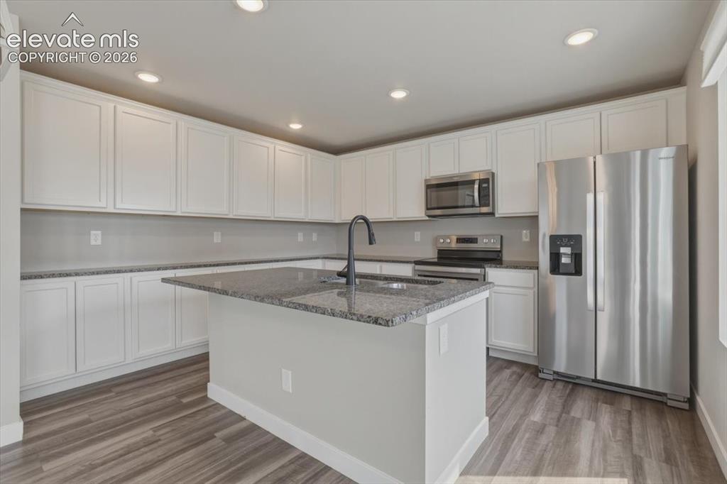 Image 13 of 44: Kitchen
