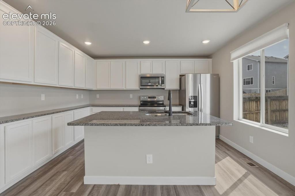 Image 14 of 44: Kitchen