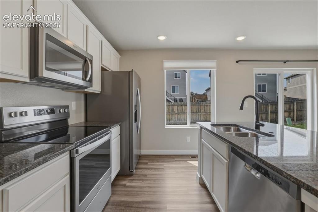 Image 15 of 44: Kitchen