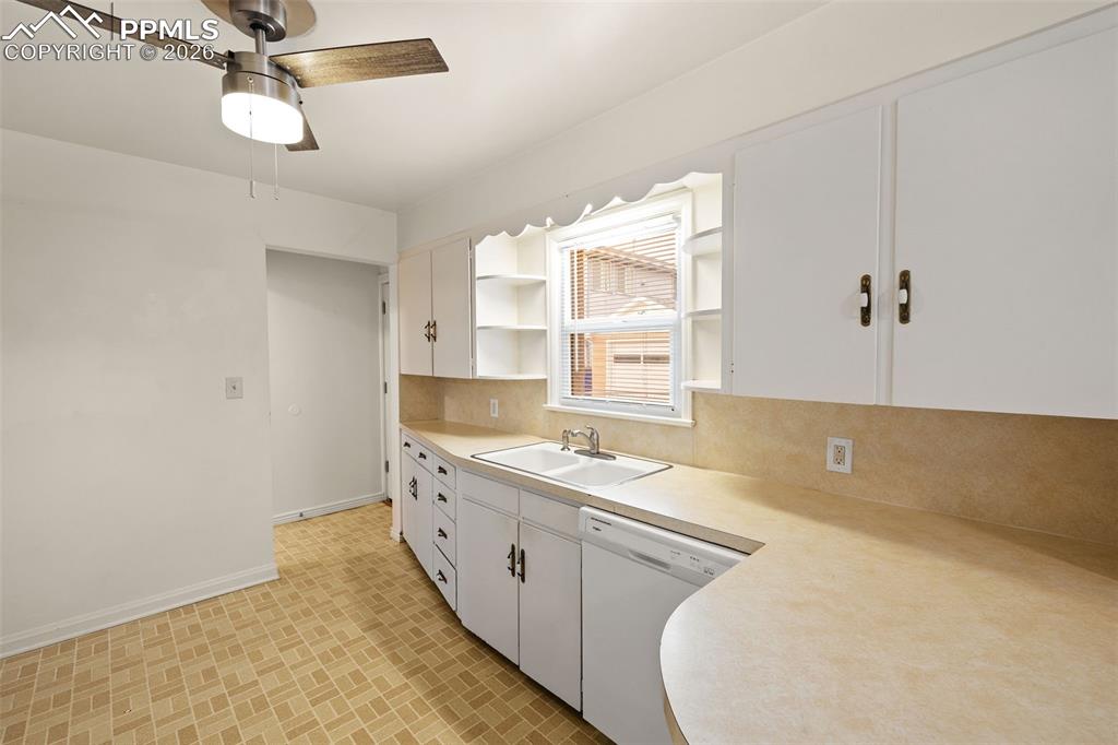 Image 11 of 47: Kitchen