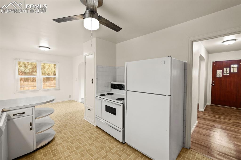 Image 13 of 47: Kitchen