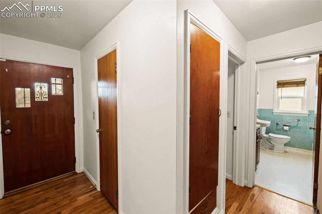 Image 15 of 47: Entry