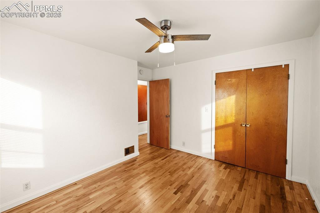 Image 17 of 47: Bedroom