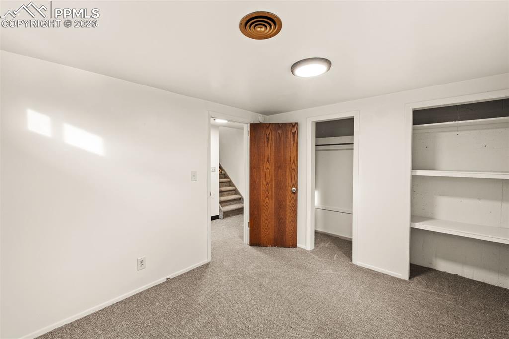 Image 27 of 47: Bedroom