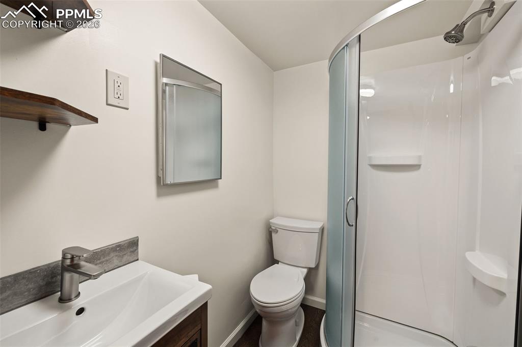 Image 30 of 47: Bathroom