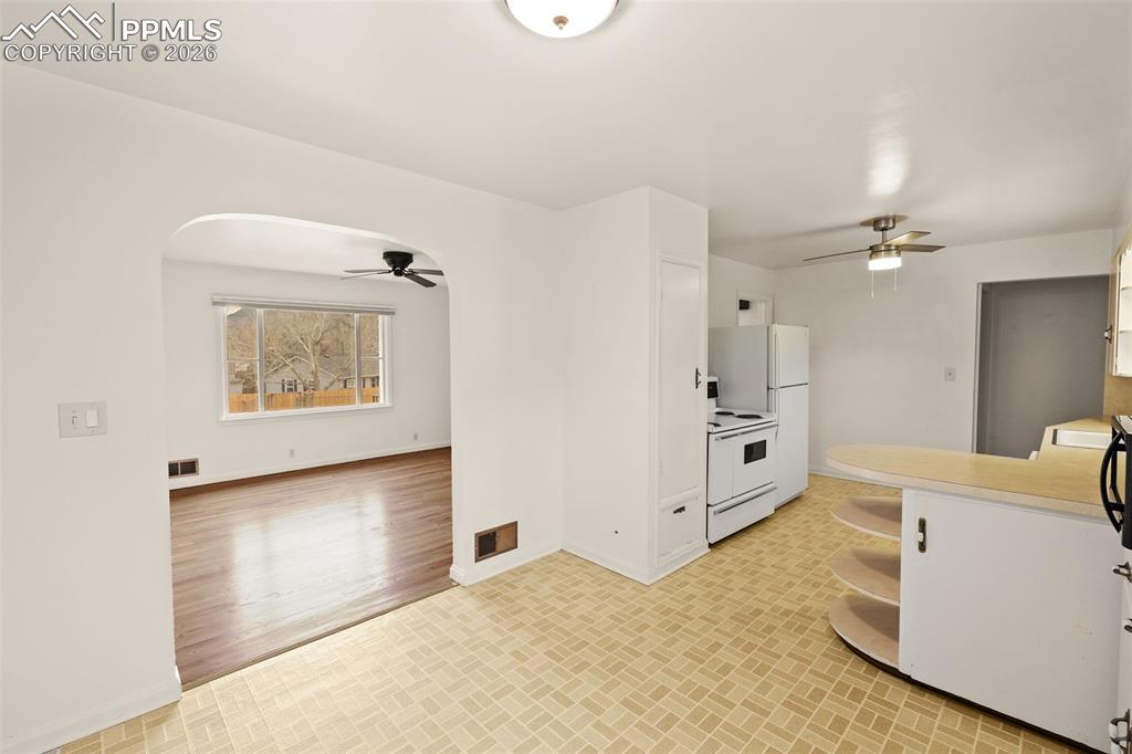 Image 9 of 47: Kitchen