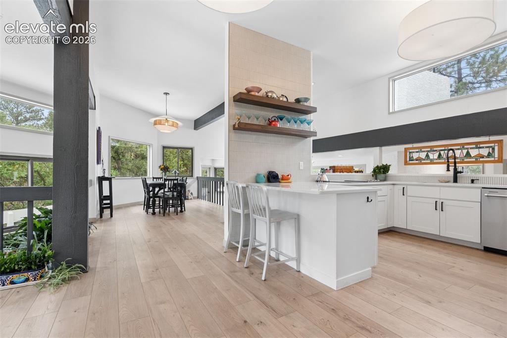 Image 11 of 50: Kitchen