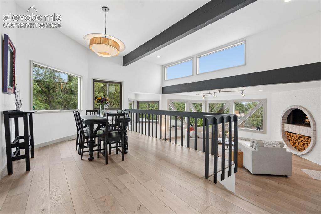 Image 9 of 50: Dining Area