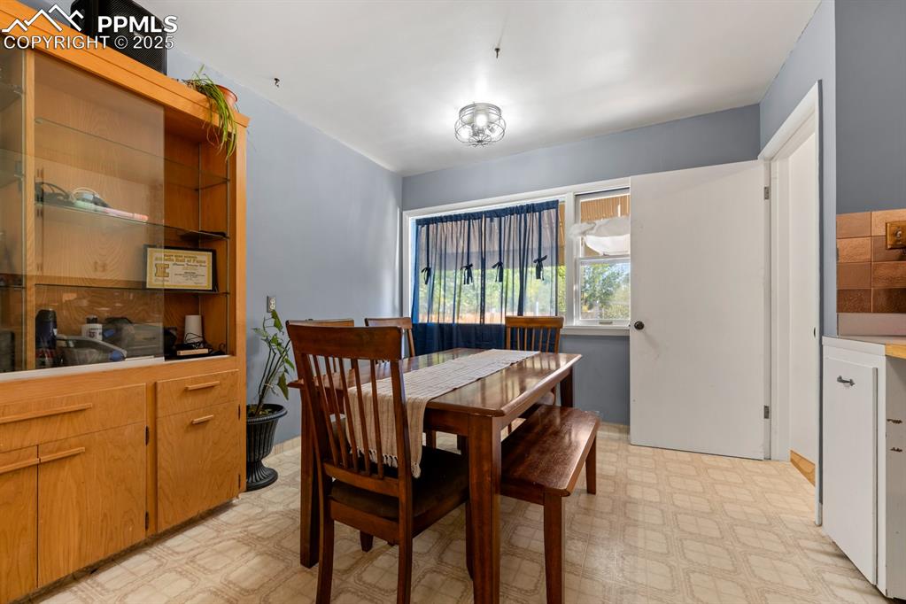 Image 10 of 34: Dining Area