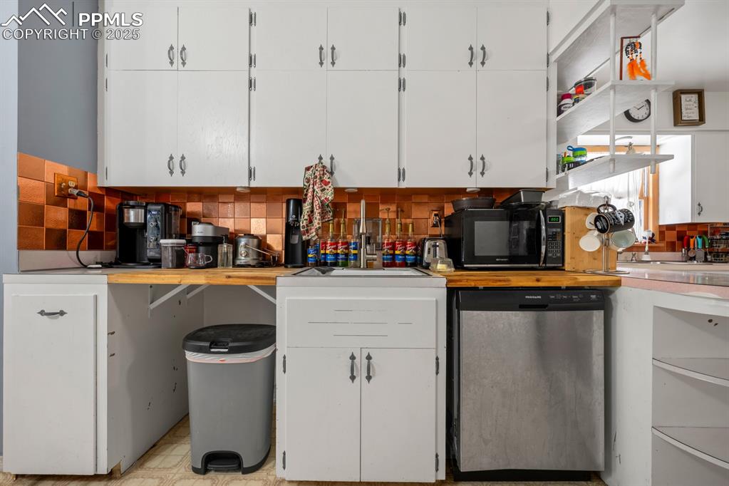 Image 11 of 34: Kitchen