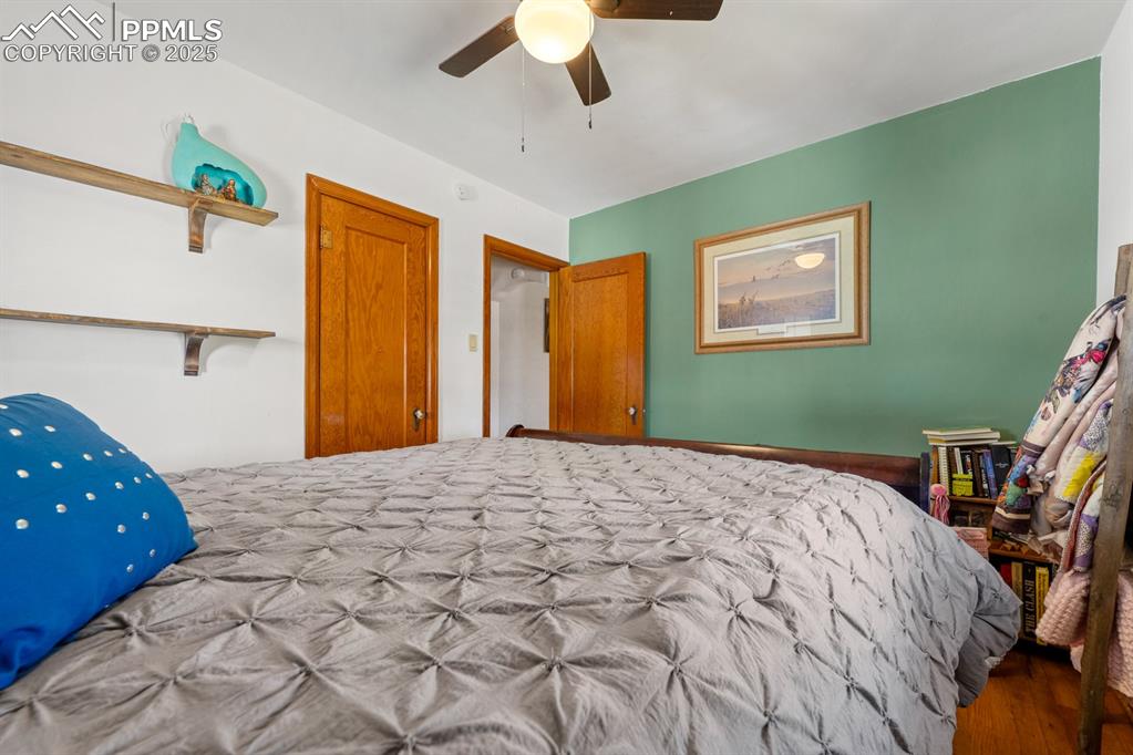 Image 13 of 34: Bedroom