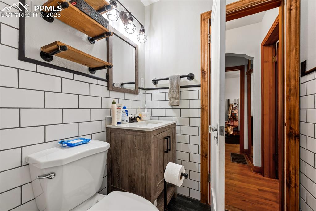 Image 15 of 34: Bathroom