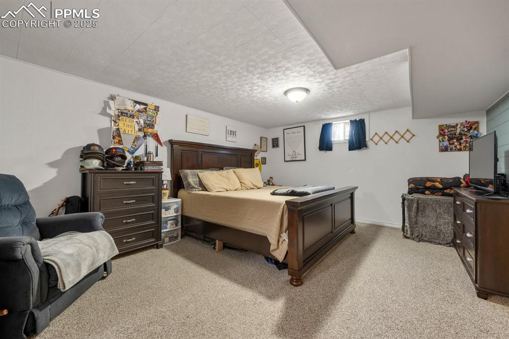 Image 20 of 34: Bedroom