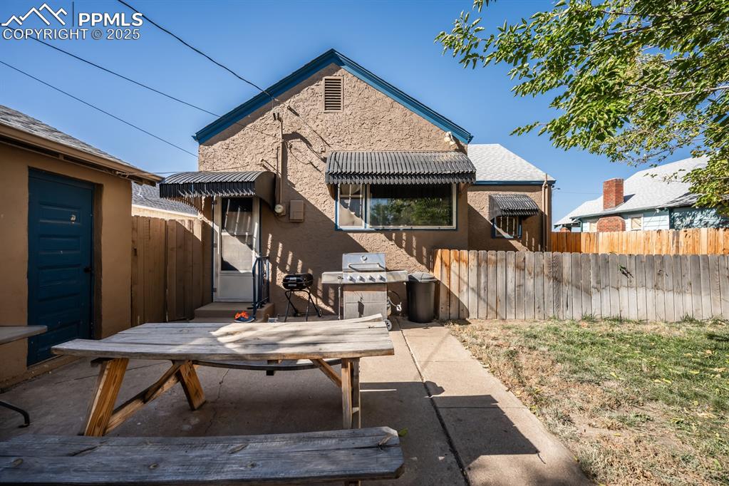 Image 34 of 34: Back of Structure