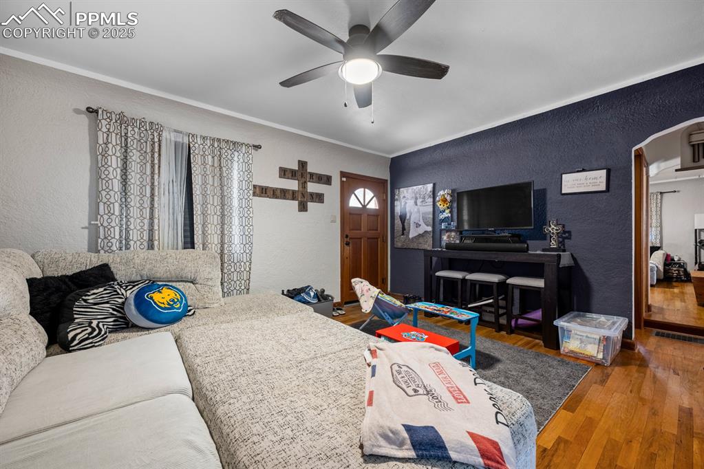 Image 6 of 34: Living Room