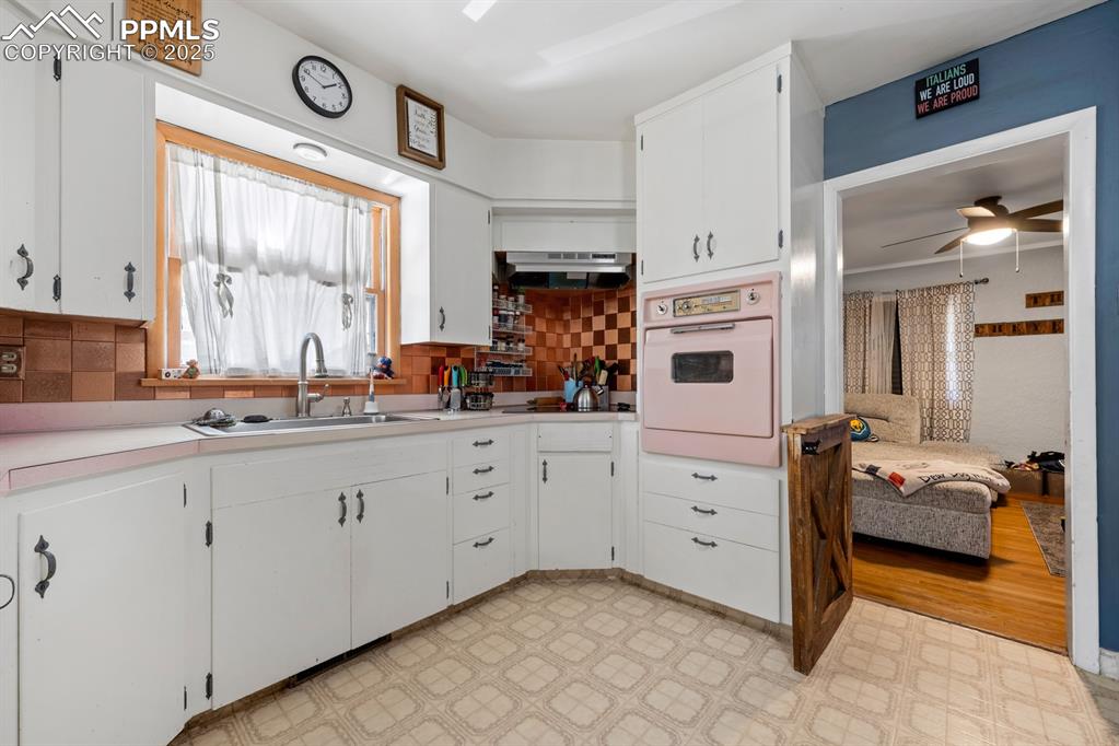 Image 8 of 34: Kitchen