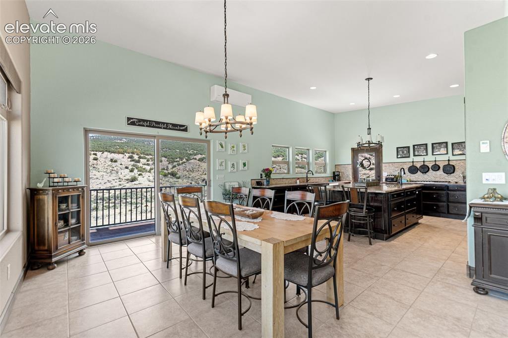 Image 15 of 50: Dining Area