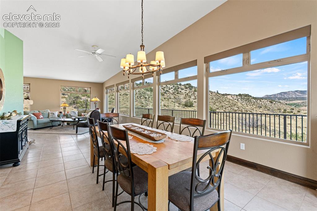 Image 16 of 50: Dining Area