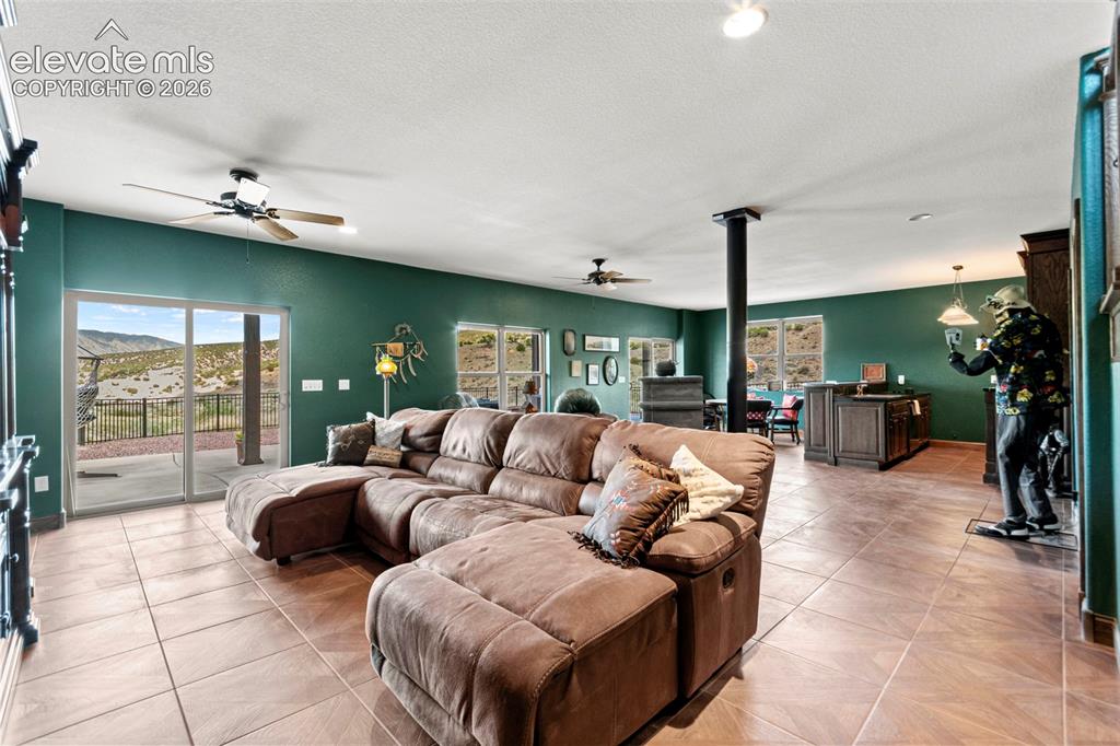 Image 32 of 50: Living Room