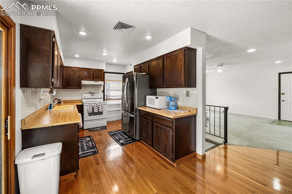 Image 6 of 37: Kitchen