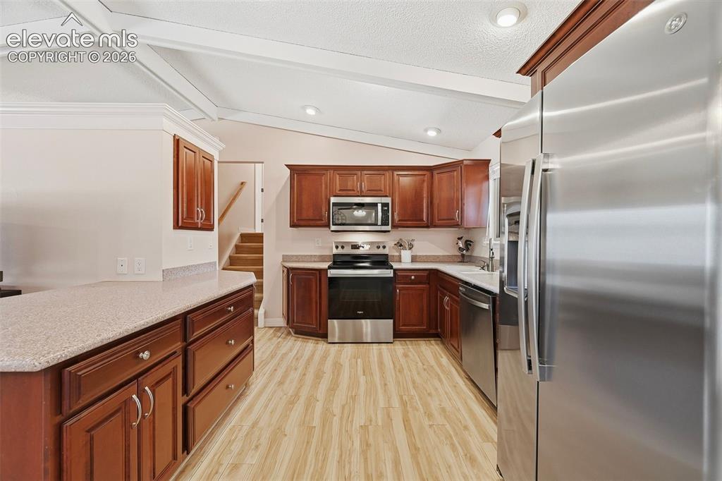 Image 11 of 41: Kitchen