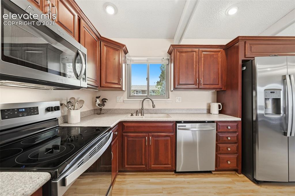 Image 12 of 41: Kitchen