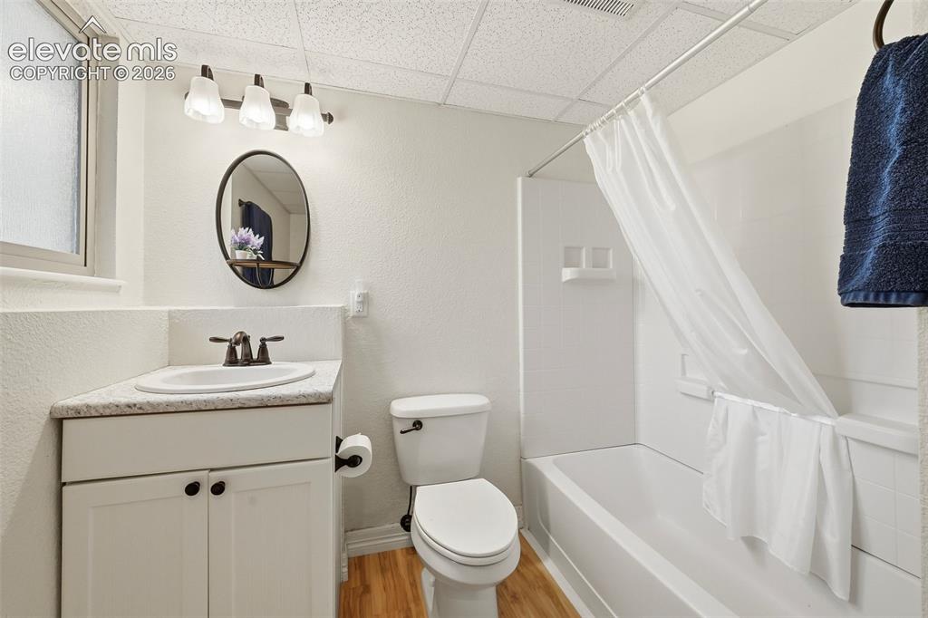Image 26 of 41: Bathroom