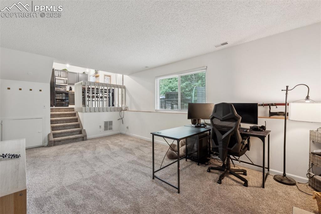 Image 14 of 36: Family Room