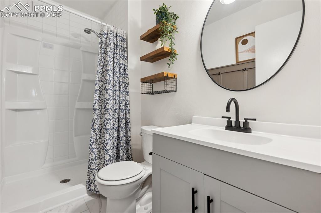 Image 19 of 36: Master Bathroom