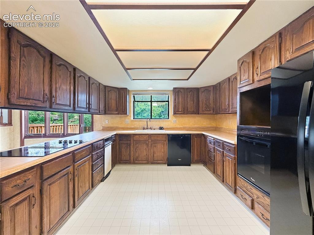 Image 11 of 48: Kitchen