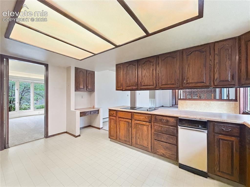 Image 13 of 48: Kitchen