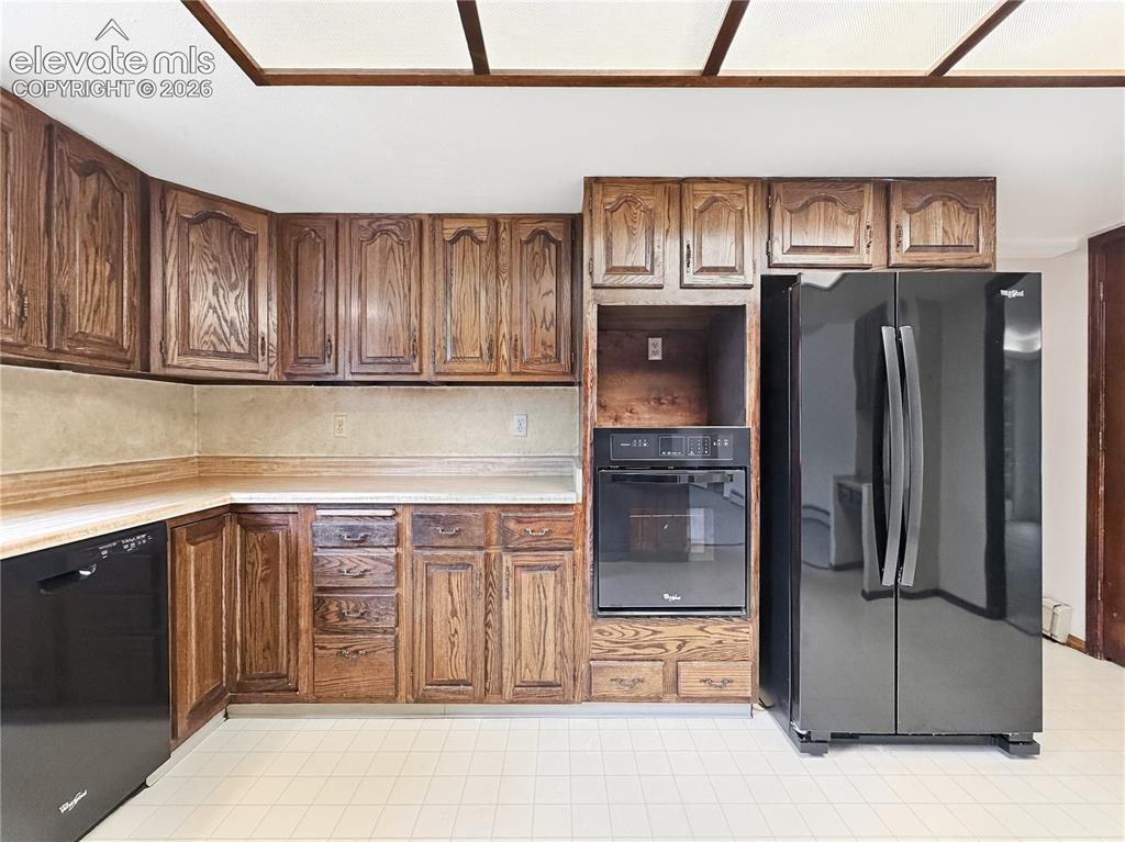 Image 14 of 48: Kitchen