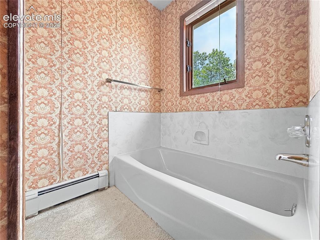 Image 36 of 48: Bathroom