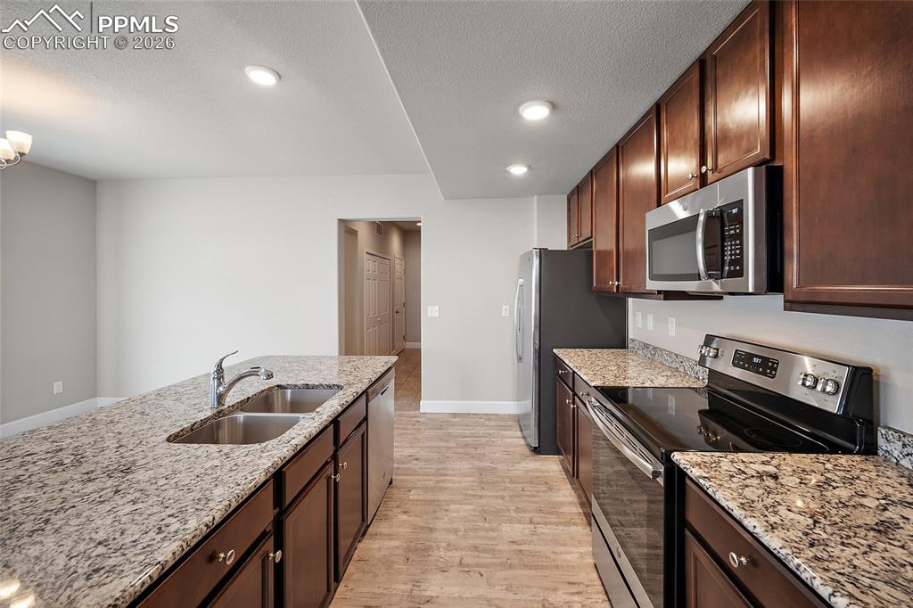 Image 10 of 33: Kitchen